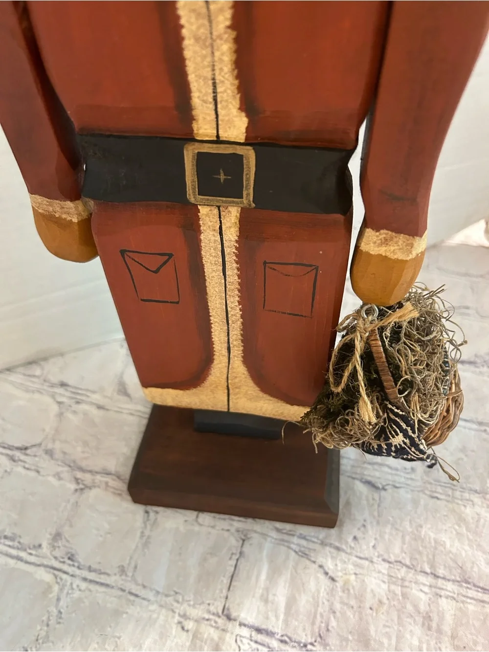 VINTAGE TABLETOP TALL PRIMITIVE WOOD HAND PAINTED SANTA CLAUS FORK ART ON BASE